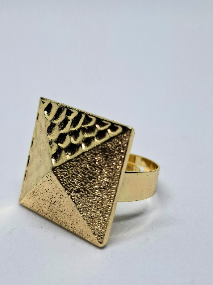 Žiedas „Aukso kvadratas“