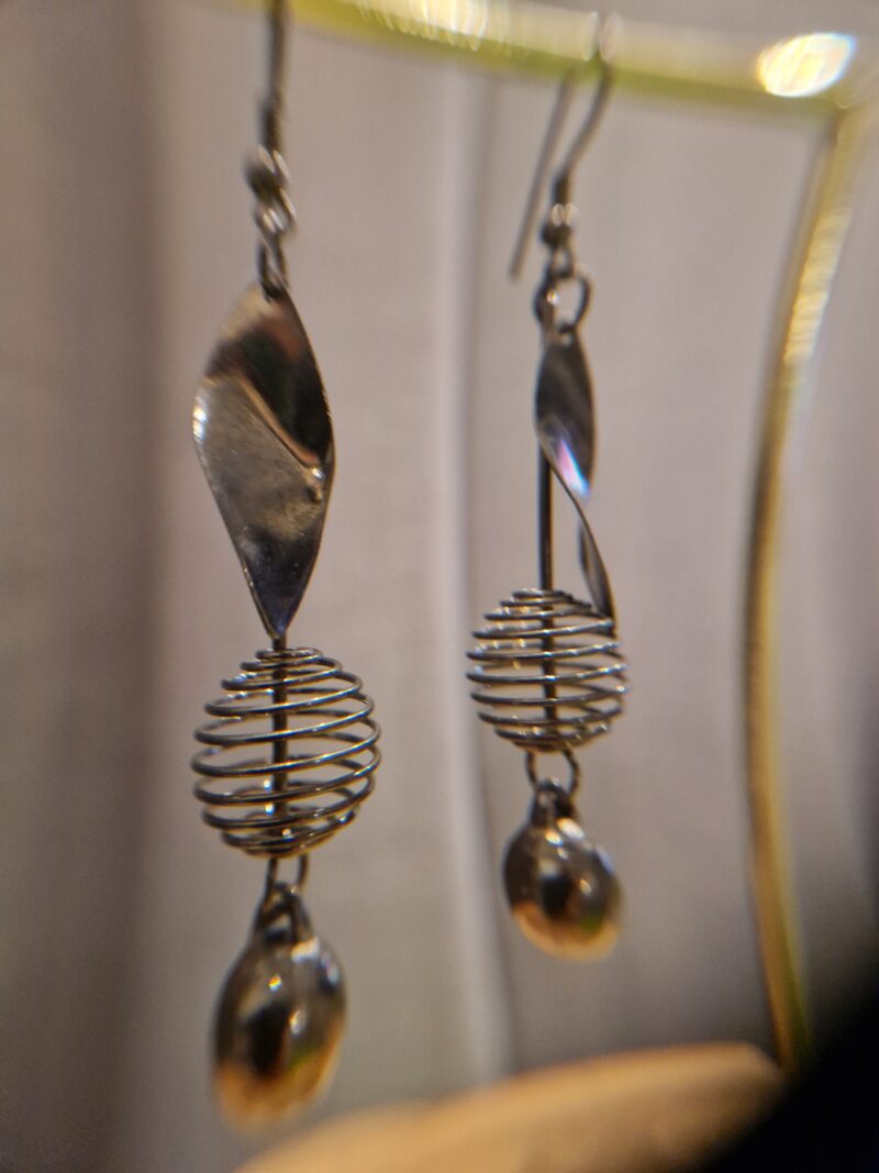 Ilgi tamsaus metalo auskarai - Image 4